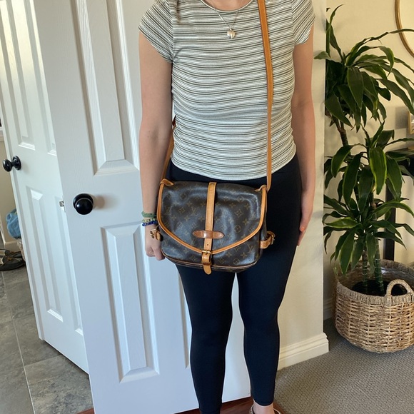 100% Authentic LOUIS VUITTON Saumur 30 Monogram Shoulder Bag. - Picture 15 of 16